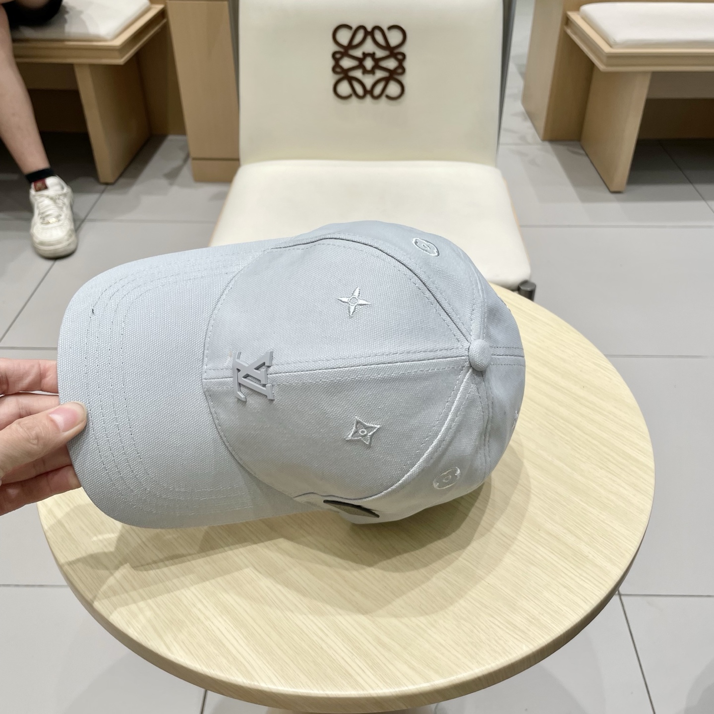  🧢路易威登棒球帽 LouisVuitton😍新款LV棒球帽，重工打造♥️高端大气，百搭款🤗男女通用！跑