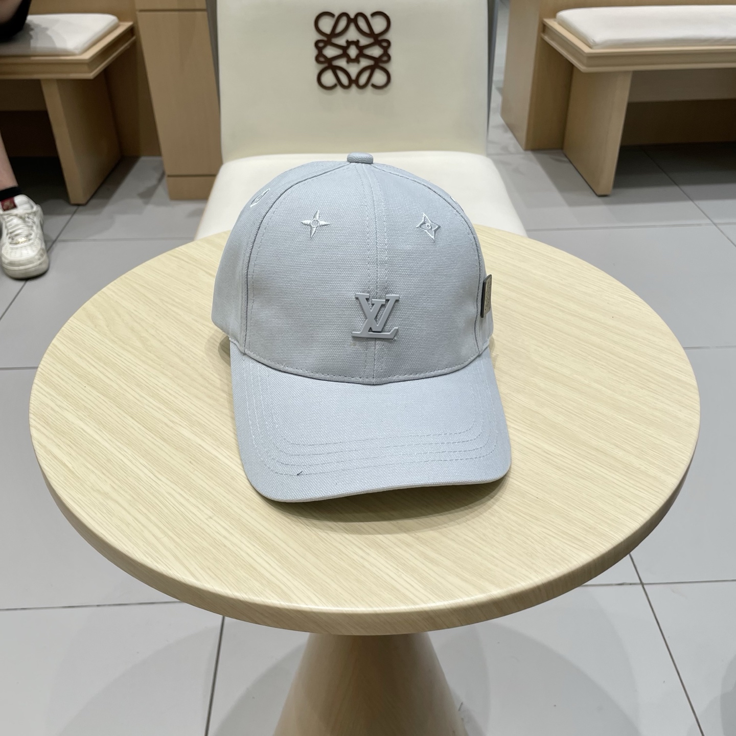  🧢路易威登棒球帽 LouisVuitton😍新款LV棒球帽，重工打造♥️高端大气，百搭款🤗男女通用！跑