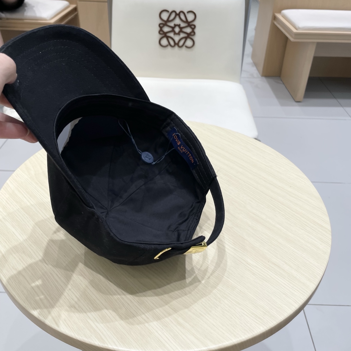  🧢路易威登棒球帽 LouisVuitton😍新款LV棒球帽，重工打造♥️高端大气，百搭款🤗男女通用！跑