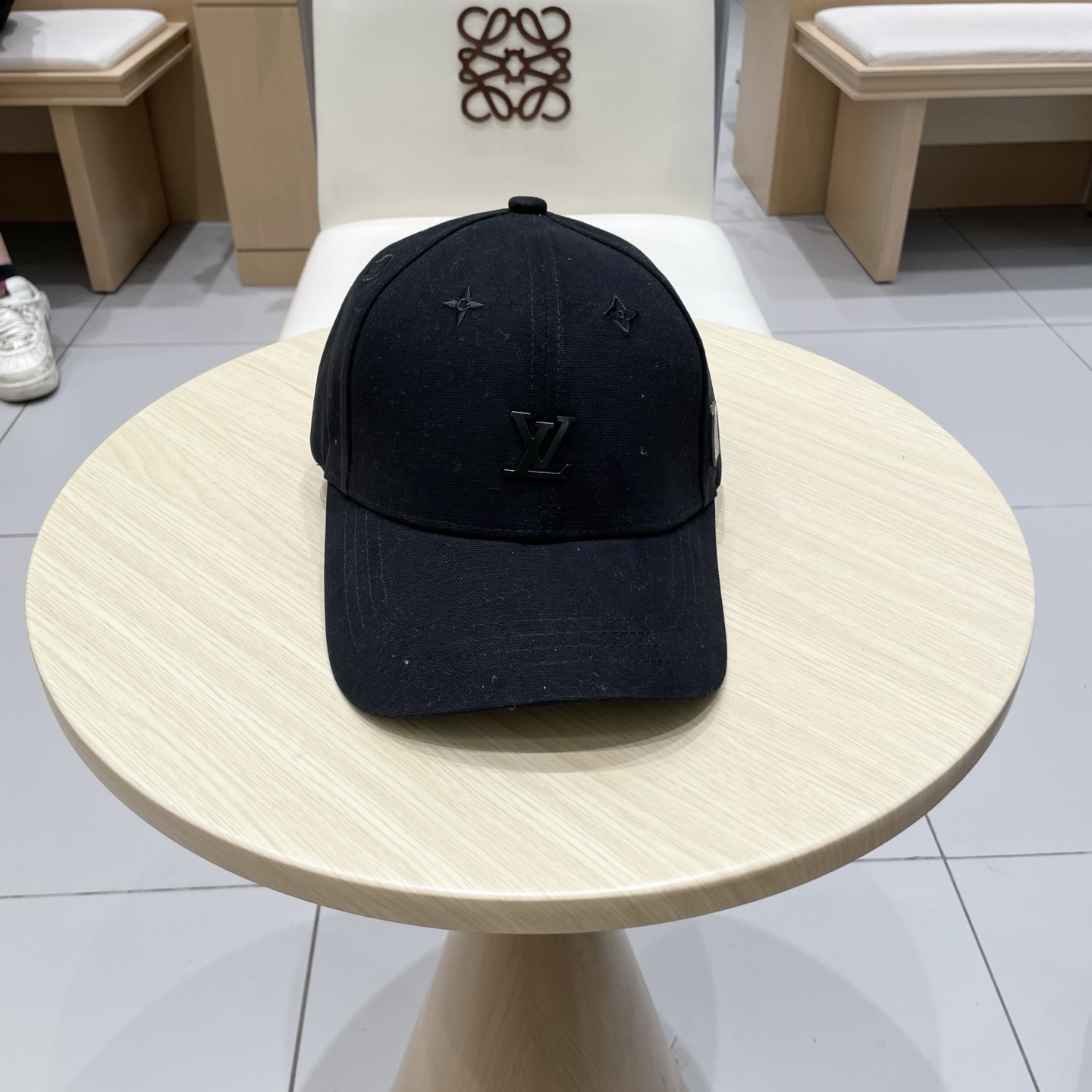  🧢路易威登棒球帽 LouisVuitton😍新款LV棒球帽，重工打造♥️高端大气，百搭款🤗男女通用！跑