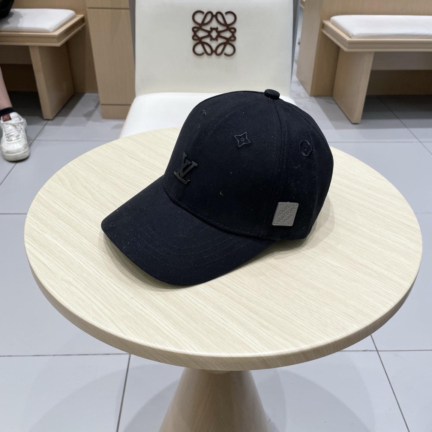  🧢路易威登棒球帽 LouisVuitton😍新款LV棒球帽，重工打造♥️高端大气，百搭款🤗男女通用！跑