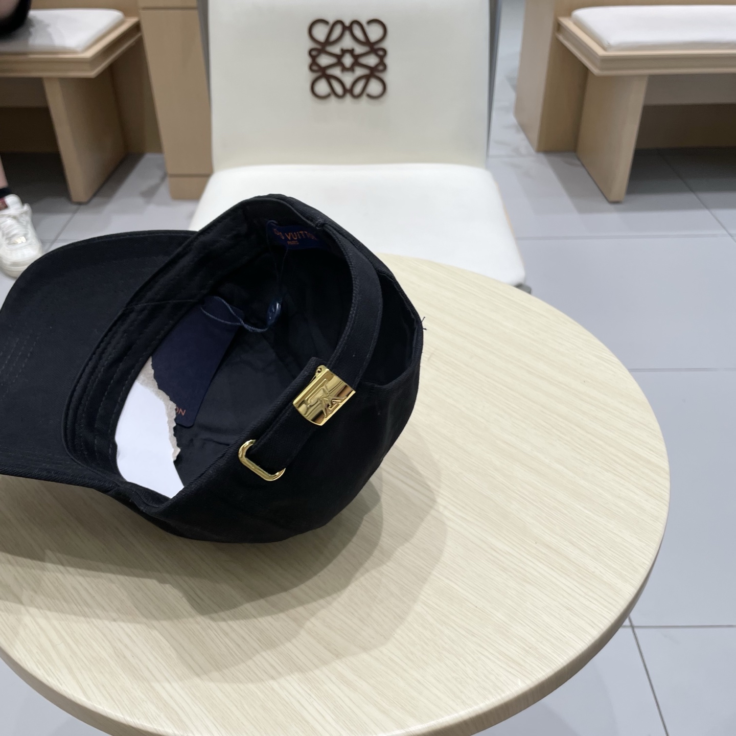  🧢路易威登棒球帽 LouisVuitton😍新款LV棒球帽，重工打造♥️高端大气，百搭款🤗男女通用！跑
