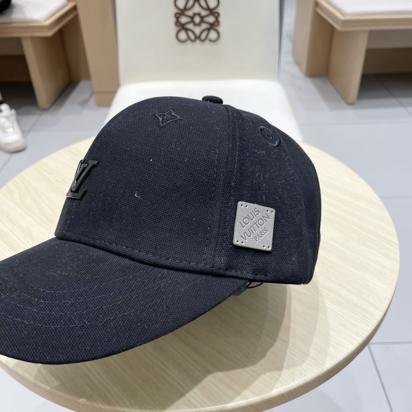  🧢路易威登棒球帽 LouisVuitton😍新款LV棒球帽，重工打造♥️高端大气，百搭款🤗男女通用！跑