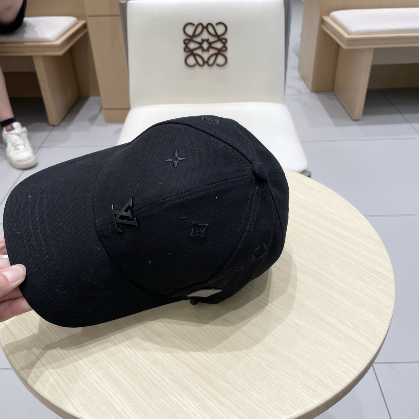  🧢路易威登棒球帽 LouisVuitton😍新款LV棒球帽，重工打造♥️高端大气，百搭款🤗男女通用！跑