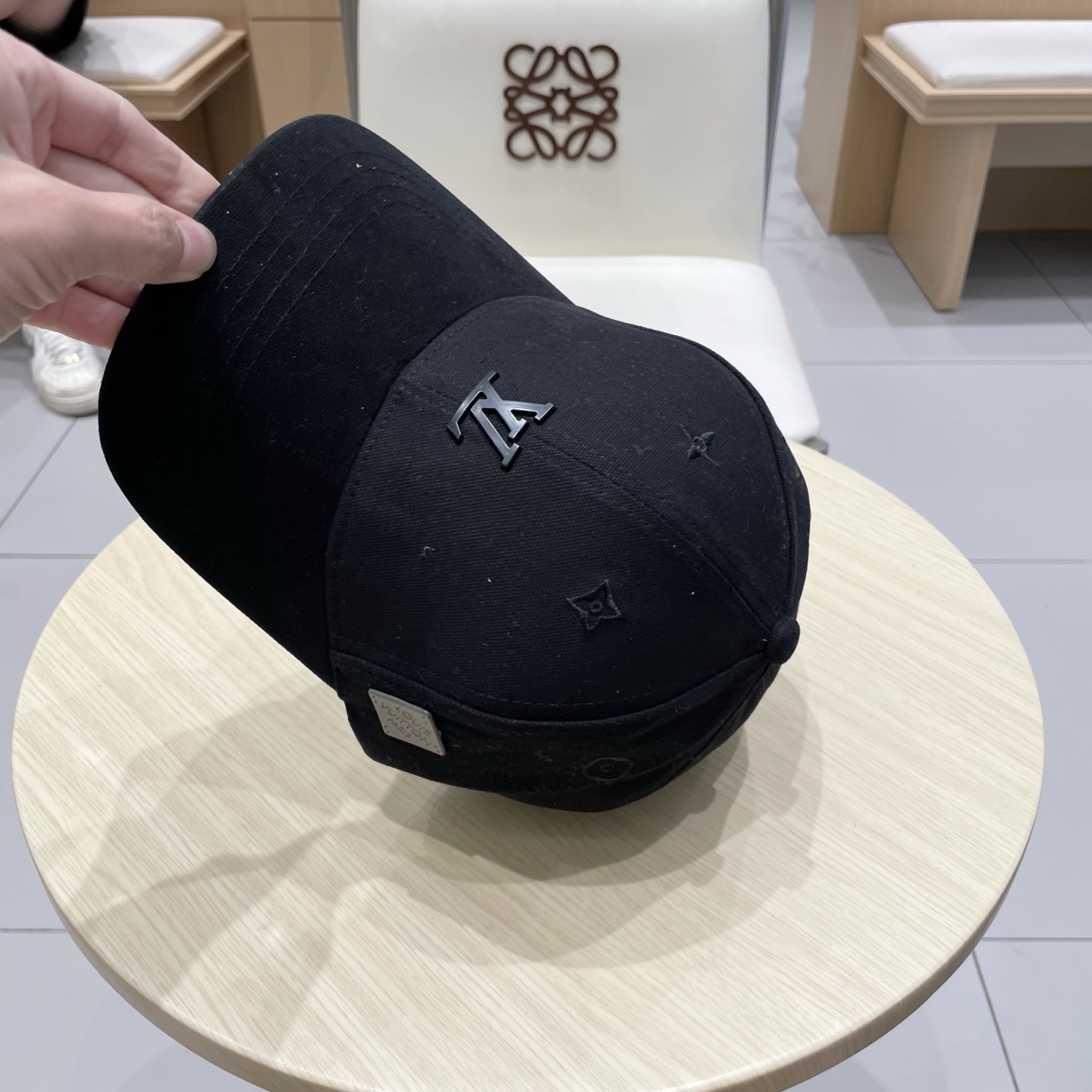  🧢路易威登棒球帽 LouisVuitton😍新款LV棒球帽，重工打造♥️高端大气，百搭款🤗男女通用！跑
