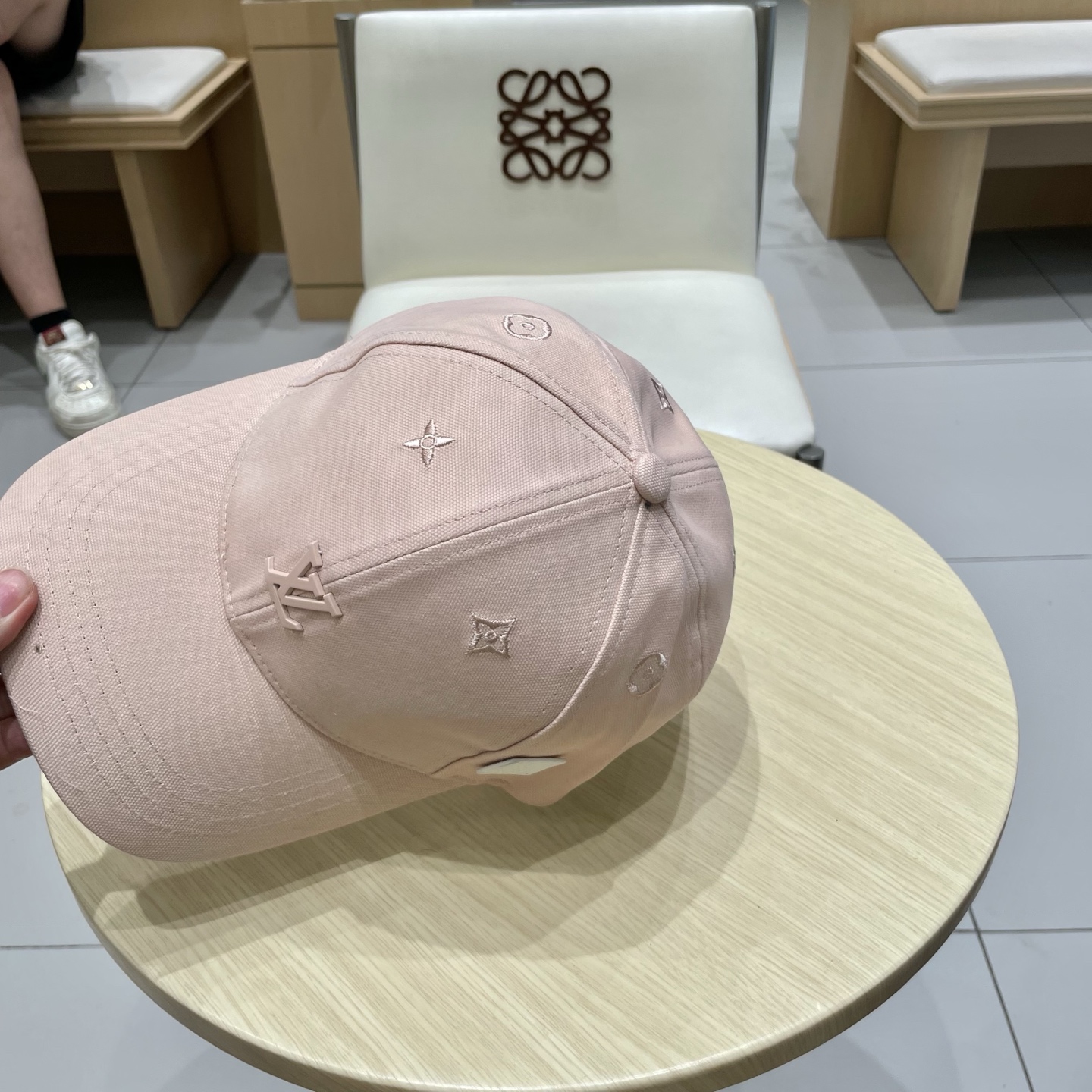  🧢路易威登棒球帽 LouisVuitton😍新款LV棒球帽，重工打造♥️高端大气，百搭款🤗男女通用！跑