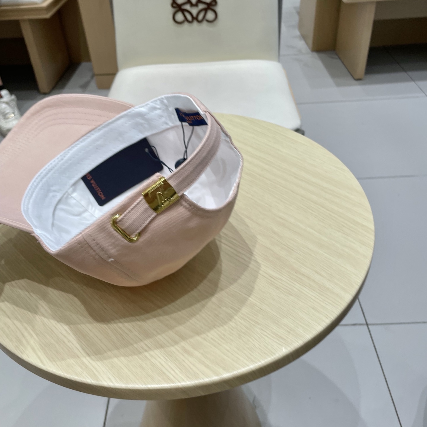  🧢路易威登棒球帽 LouisVuitton😍新款LV棒球帽，重工打造♥️高端大气，百搭款🤗男女通用！跑