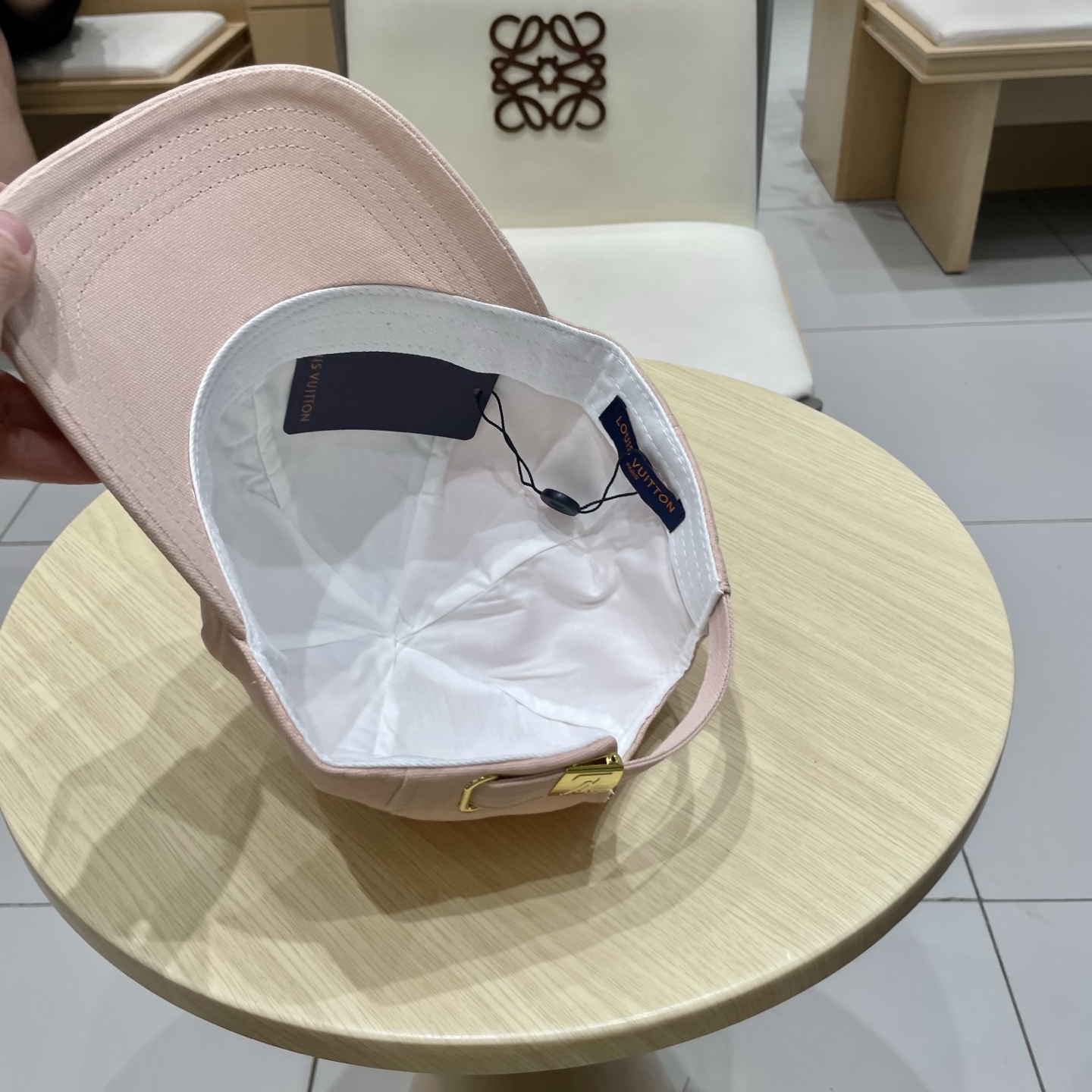  🧢路易威登棒球帽 LouisVuitton😍新款LV棒球帽，重工打造♥️高端大气，百搭款🤗男女通用！跑