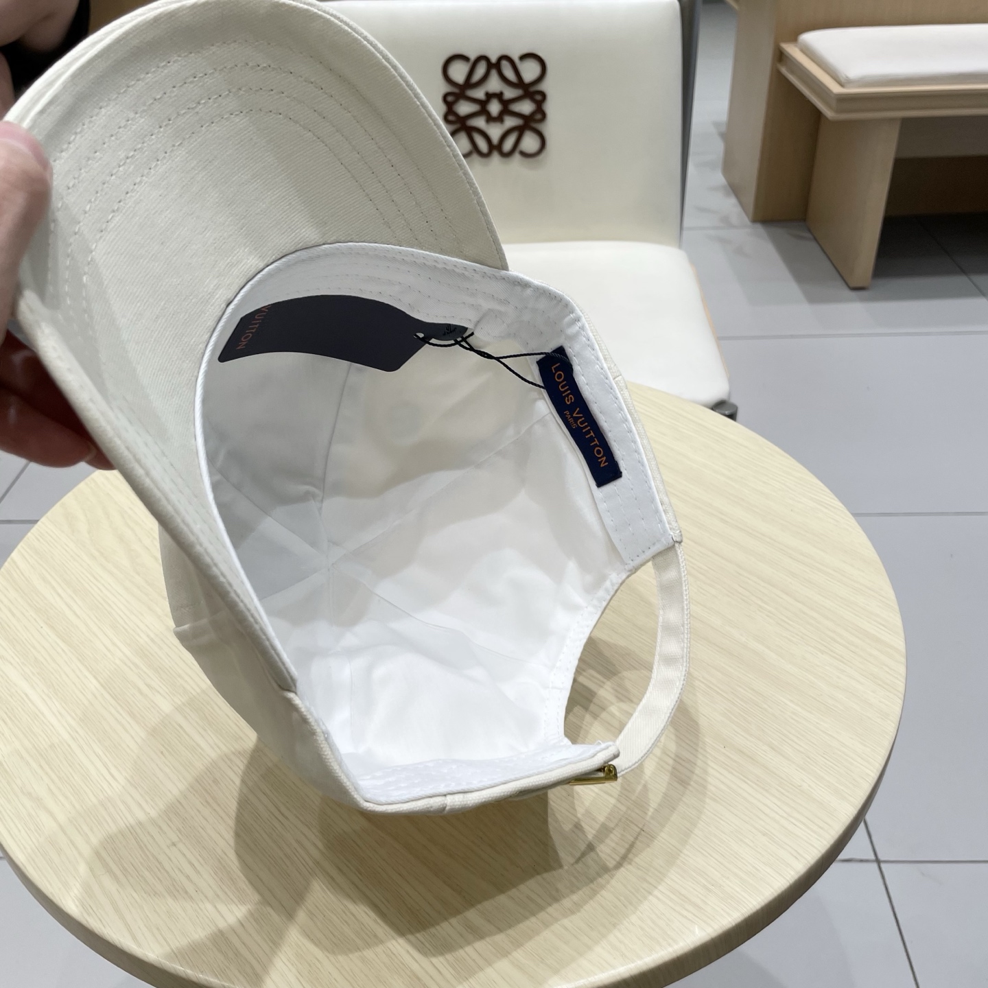  🧢路易威登棒球帽 LouisVuitton😍新款LV棒球帽，重工打造♥️高端大气，百搭款🤗男女通用！跑