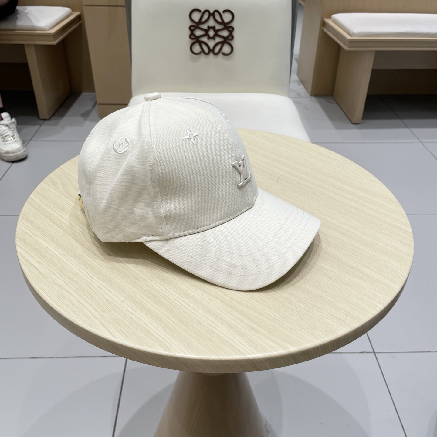  🧢路易威登棒球帽 LouisVuitton😍新款LV棒球帽，重工打造♥️高端大气，百搭款🤗男女通用！跑
