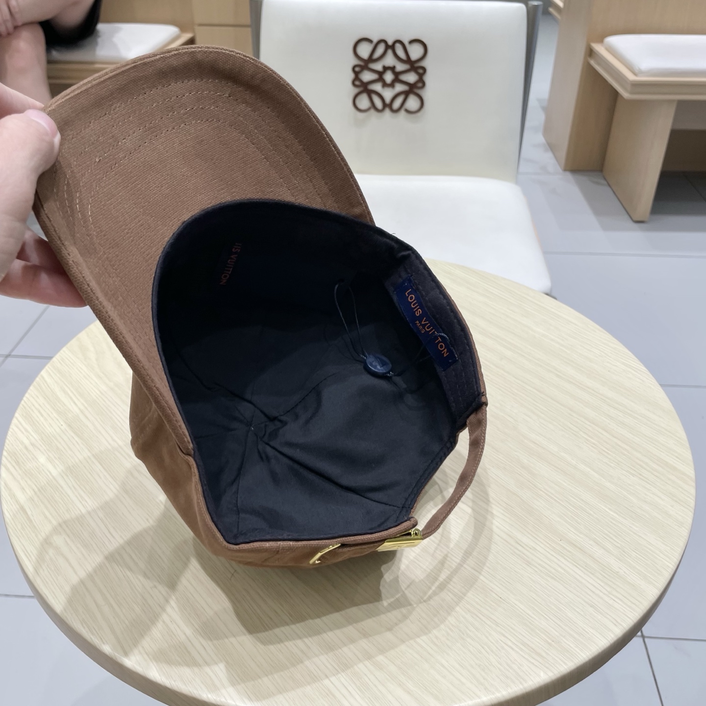  🧢路易威登棒球帽 LouisVuitton😍新款LV棒球帽，重工打造♥️高端大气，百搭款🤗男女通用！跑
