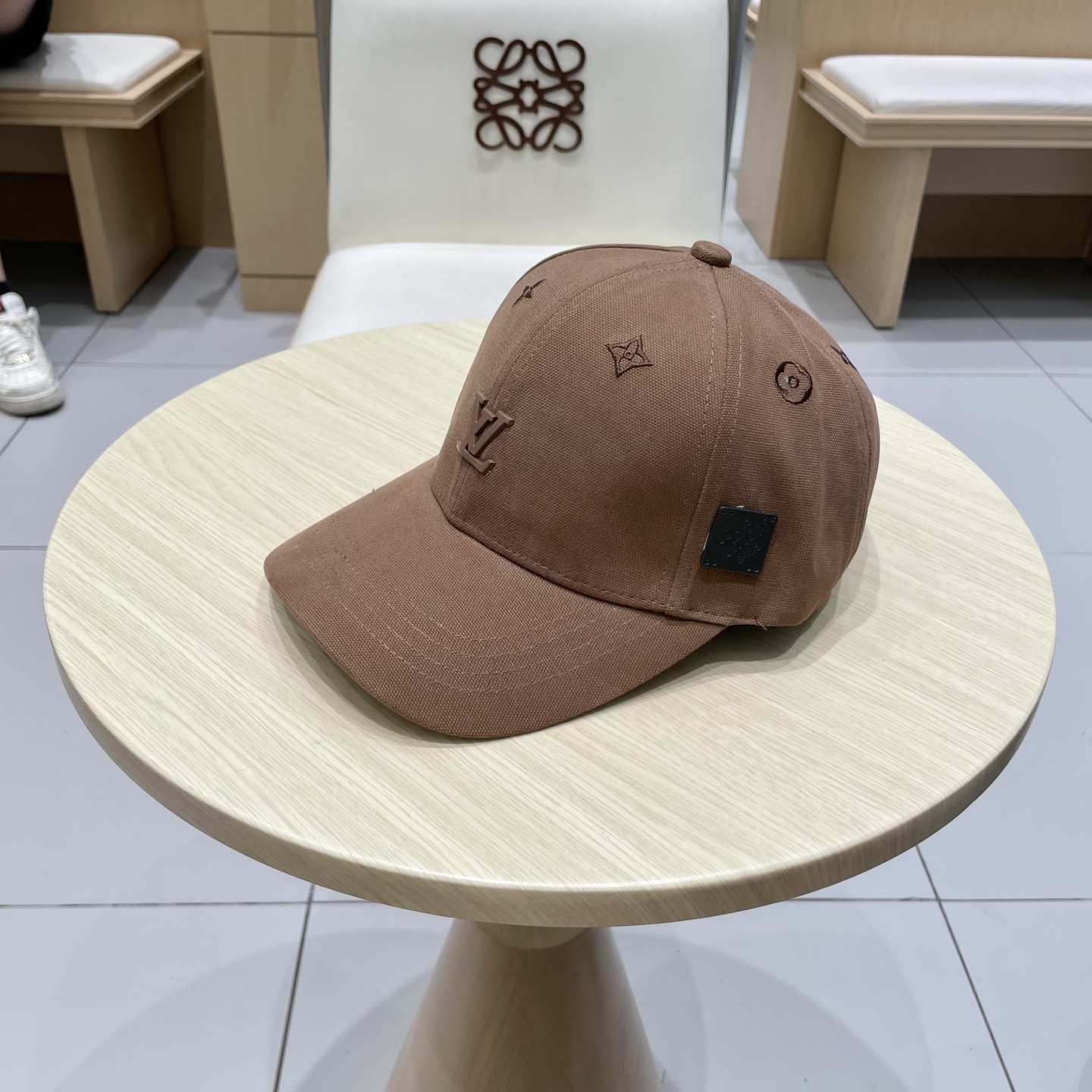  🧢路易威登棒球帽 LouisVuitton😍新款LV棒球帽，重工打造♥️高端大气，百搭款🤗男女通用！跑
