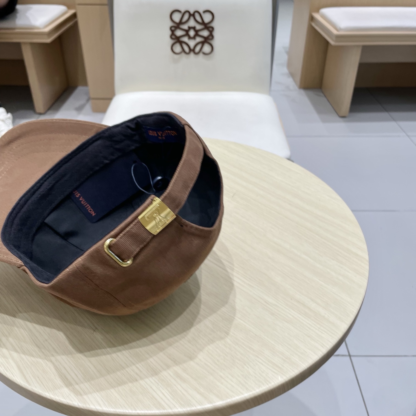  🧢路易威登棒球帽 LouisVuitton😍新款LV棒球帽，重工打造♥️高端大气，百搭款🤗男女通用！跑