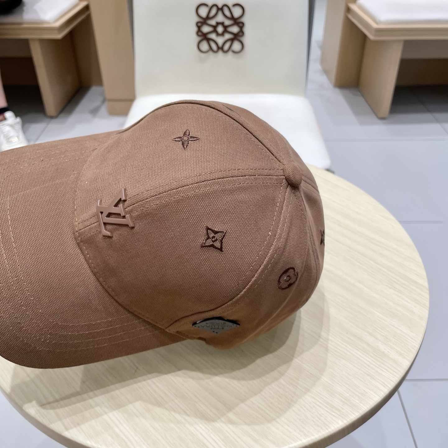  🧢路易威登棒球帽 LouisVuitton😍新款LV棒球帽，重工打造♥️高端大气，百搭款🤗男女通用！跑