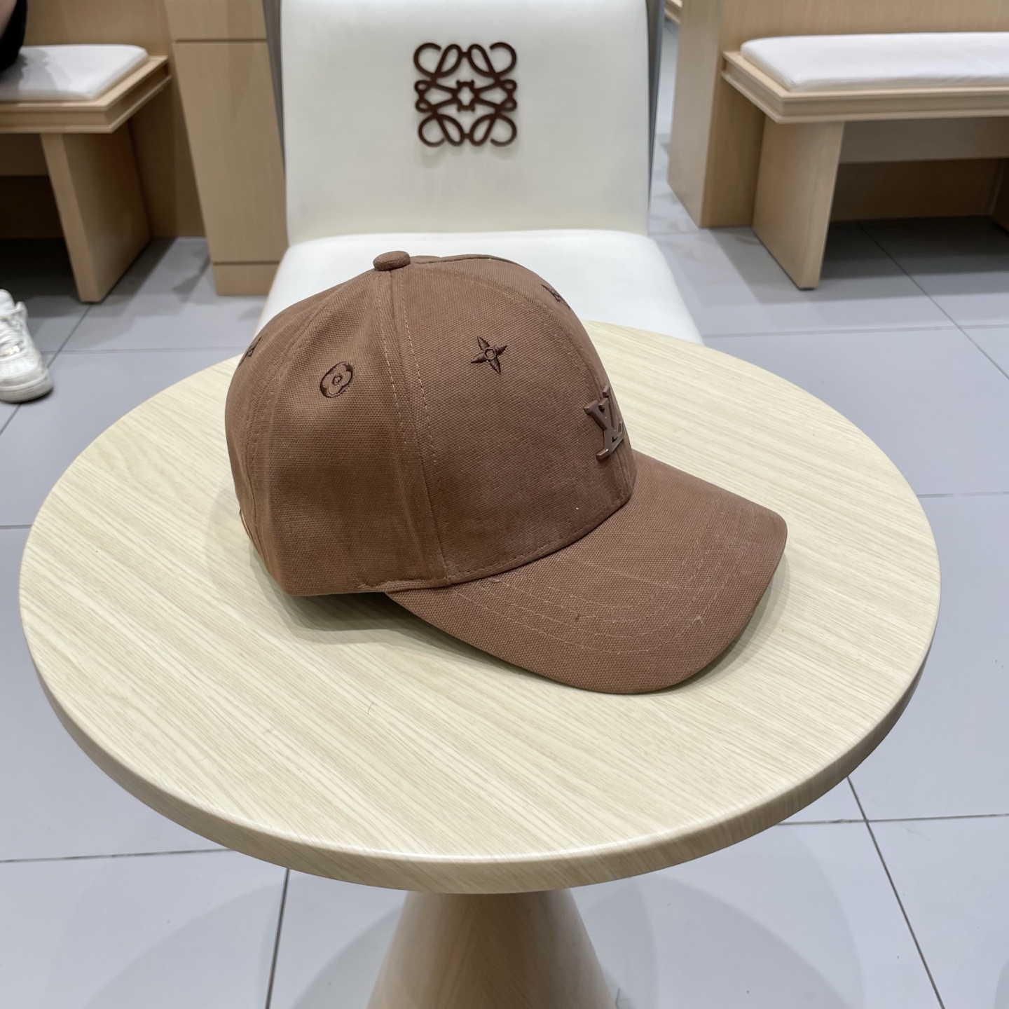  🧢路易威登棒球帽 LouisVuitton😍新款LV棒球帽，重工打造♥️高端大气，百搭款🤗男女通用！跑