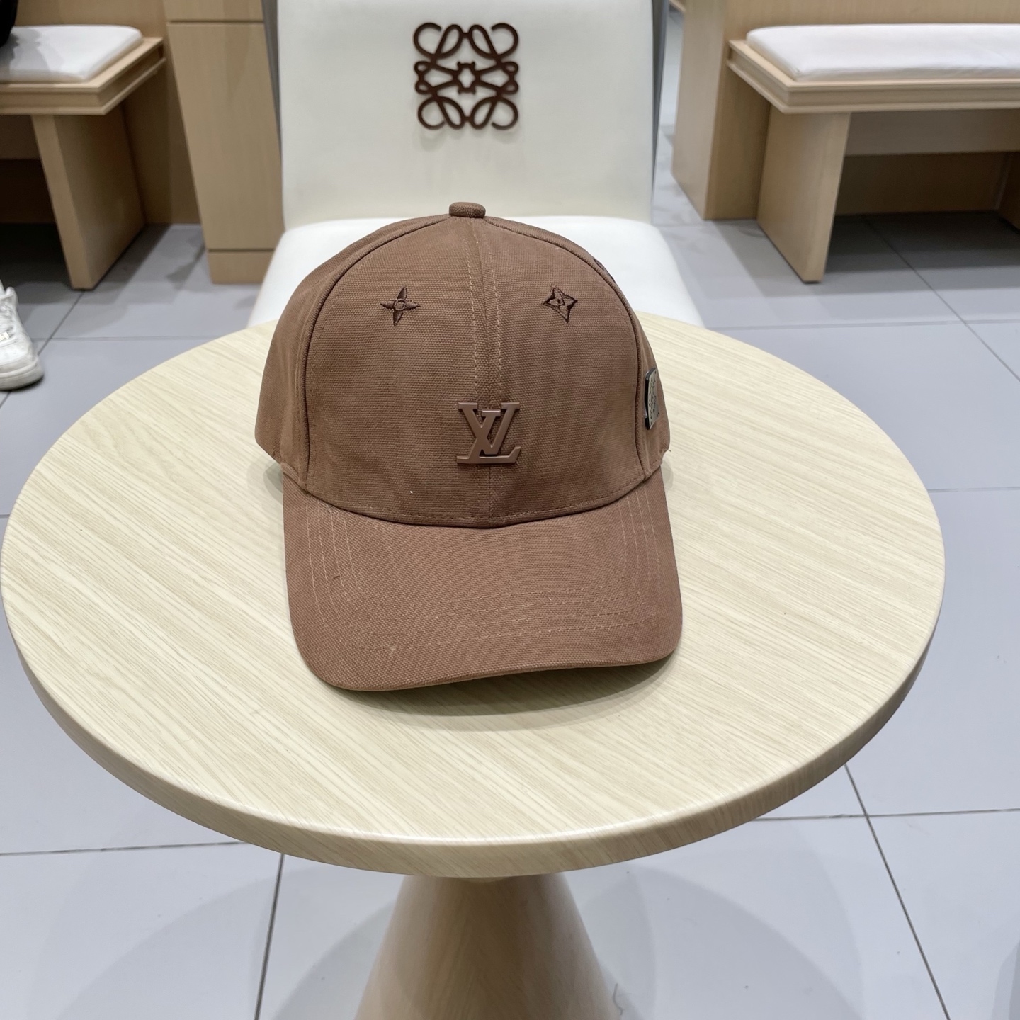  🧢路易威登棒球帽 LouisVuitton😍新款LV棒球帽，重工打造♥️高端大气，百搭款🤗男女通用！跑