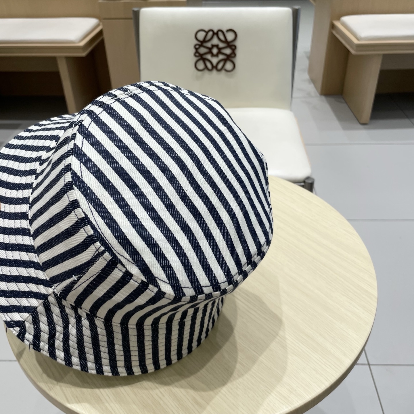  缪缪MIU  MIU～｜经典双面条纹渔夫帽👒
双面款 万年百搭的款式 
一年四季皆可戴