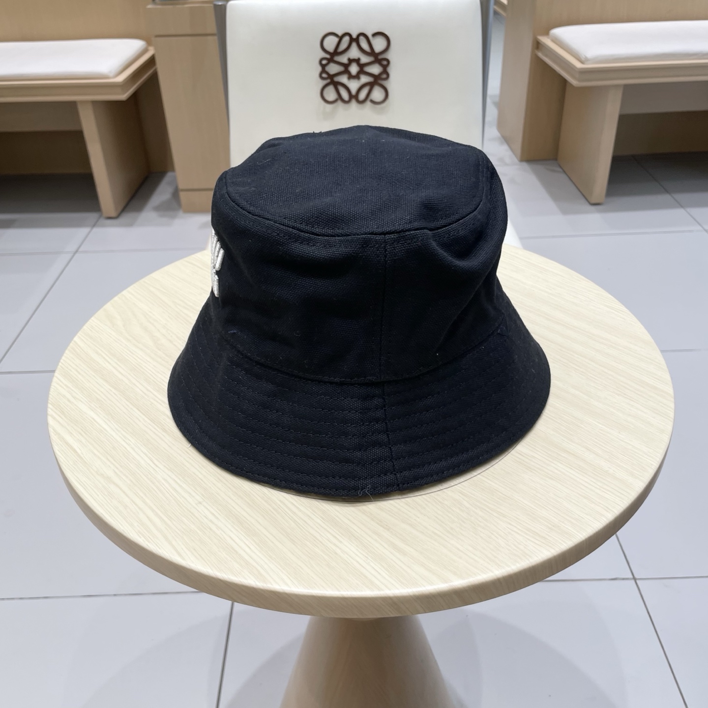  缪缪MIU  MIU～｜经典双面条纹渔夫帽👒
双面款 万年百搭的款式 
一年四季皆可戴