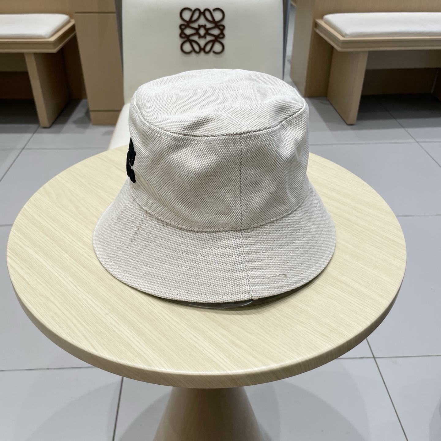  缪缪MIU  MIU～｜经典双面条纹渔夫帽👒
双面款 万年百搭的款式 
一年四季皆可戴