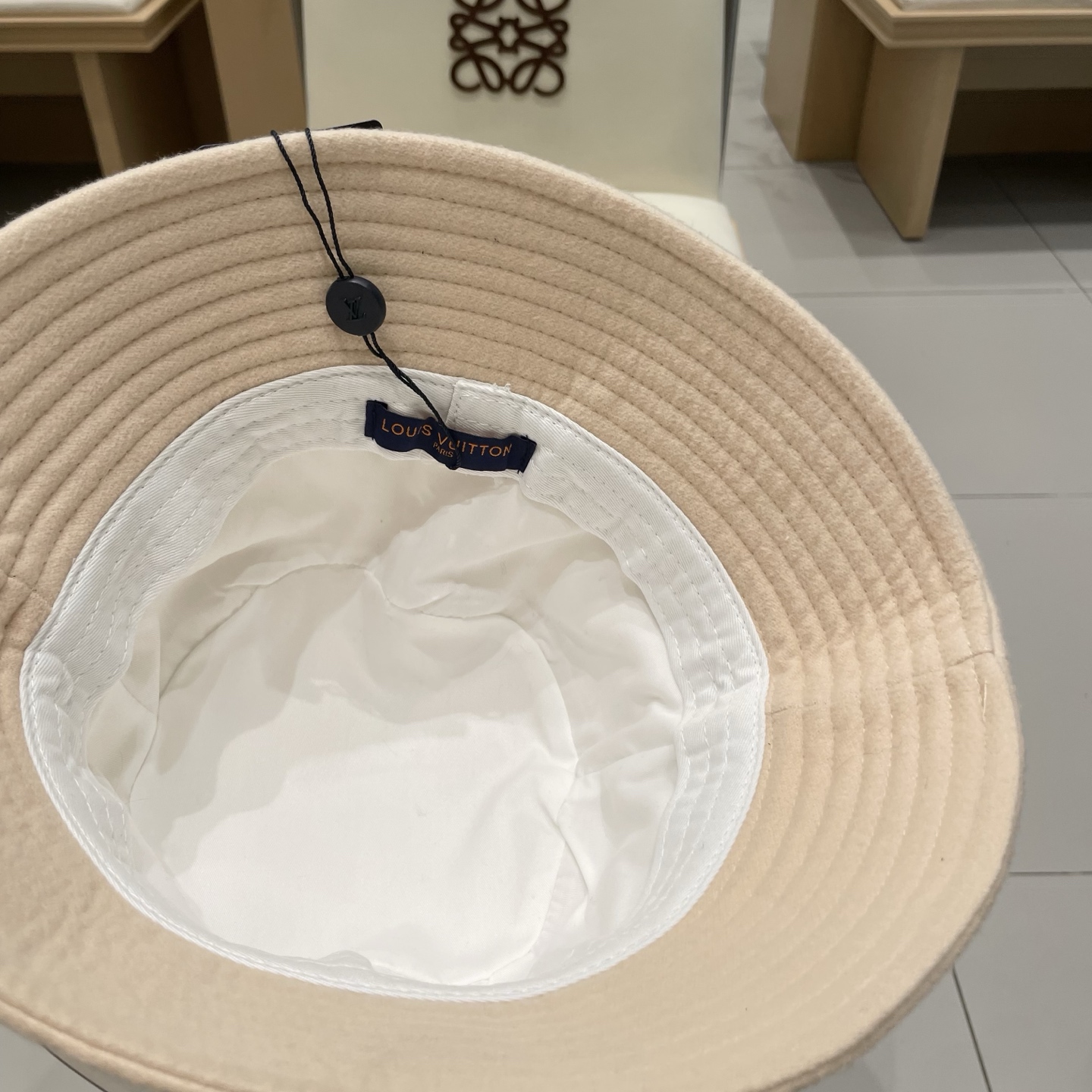  Lv路易威登秋冬新款logo渔夫帽，手抓帽，可折叠，黑头围57cm