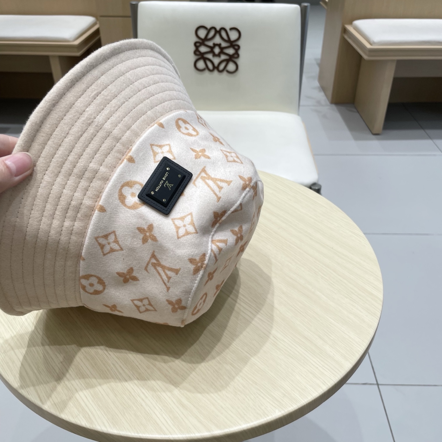  Lv路易威登秋冬新款logo渔夫帽，手抓帽，可折叠，黑头围57cm