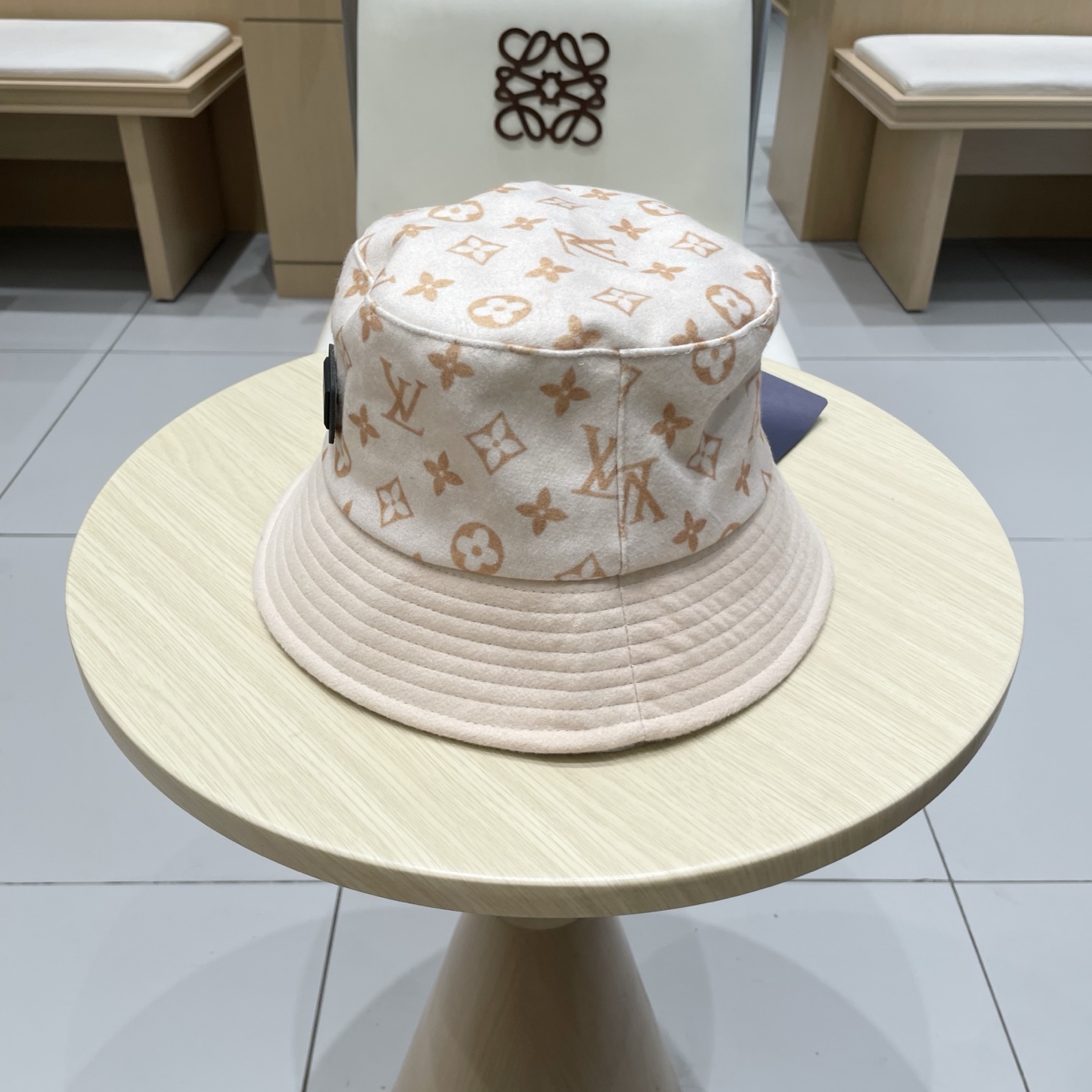  Lv路易威登秋冬新款logo渔夫帽，手抓帽，可折叠，黑头围57cm