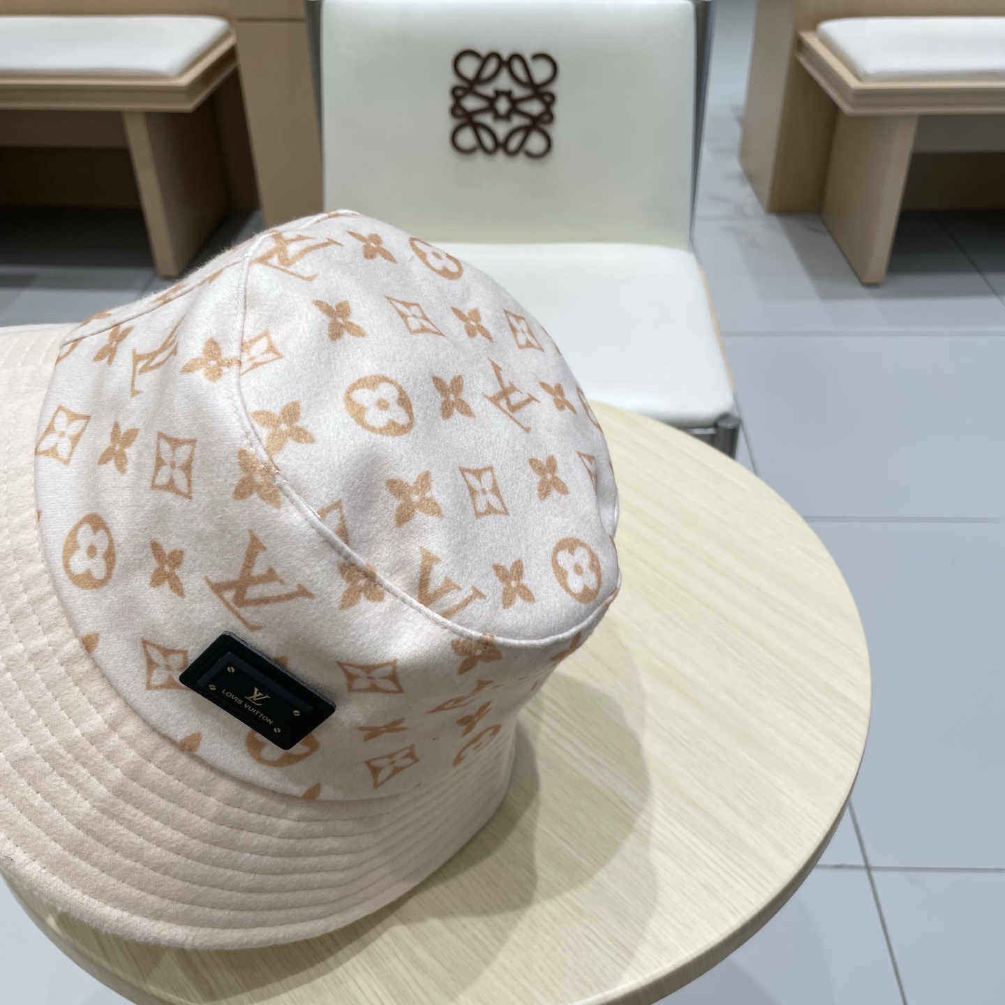  Lv路易威登秋冬新款logo渔夫帽，手抓帽，可折叠，黑头围57cm