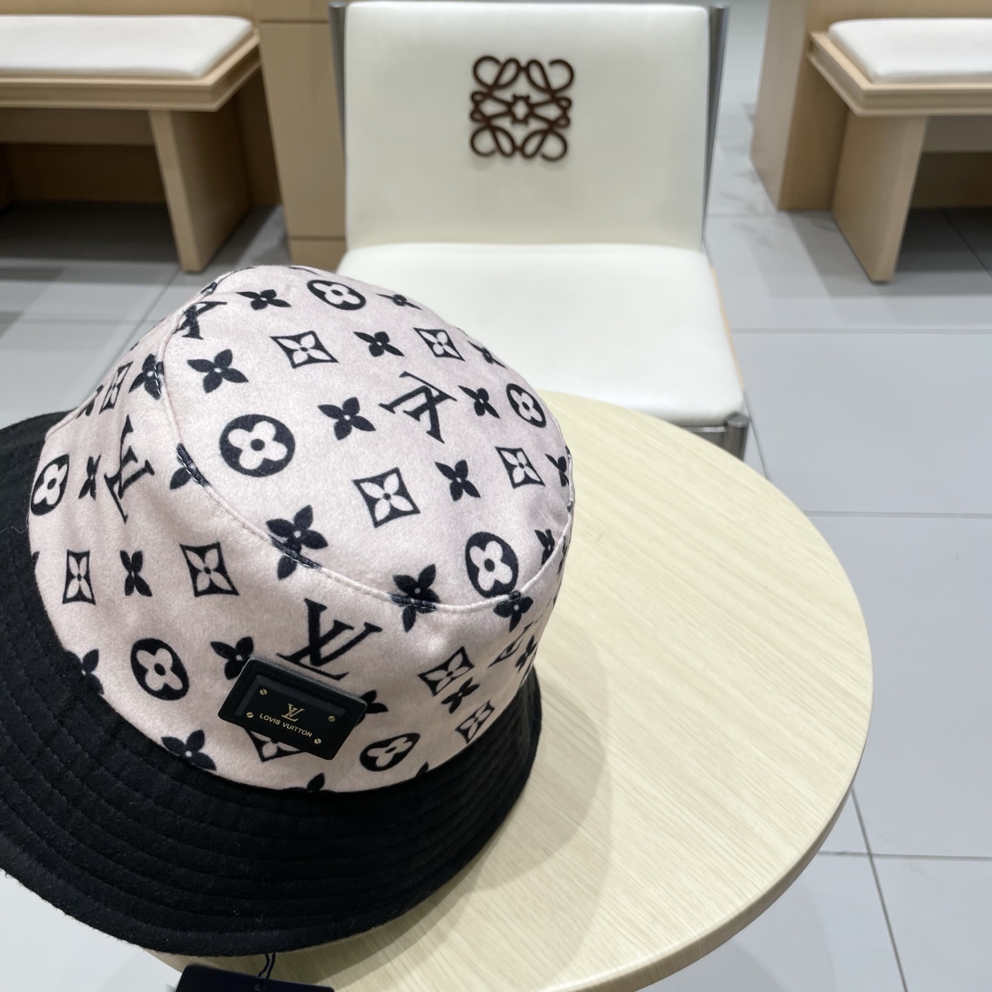  Lv路易威登秋冬新款logo渔夫帽，手抓帽，可折叠，黑头围57cm