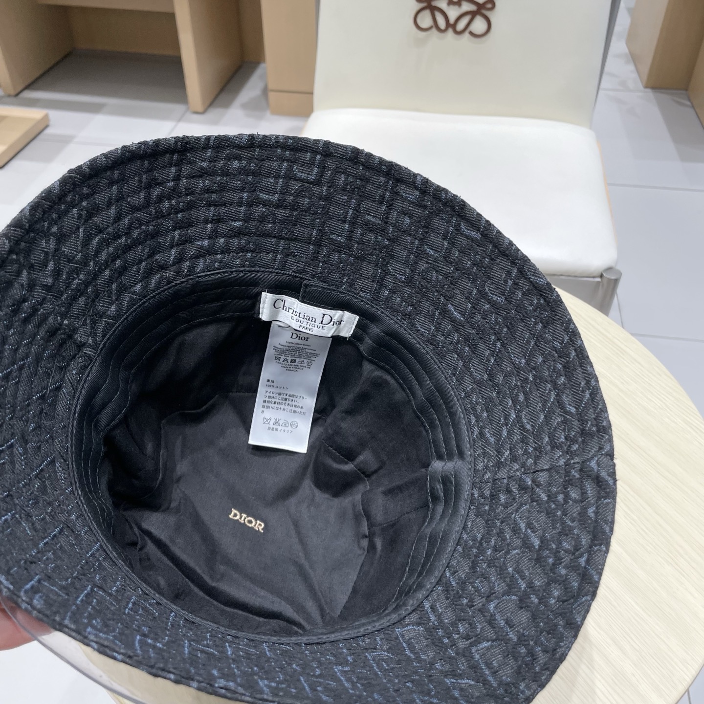  Dior迪奥新款老花字母渔夫帽
超名媛，加深帽型更显气质，本季爆款！
材质100%棉
头围57cm