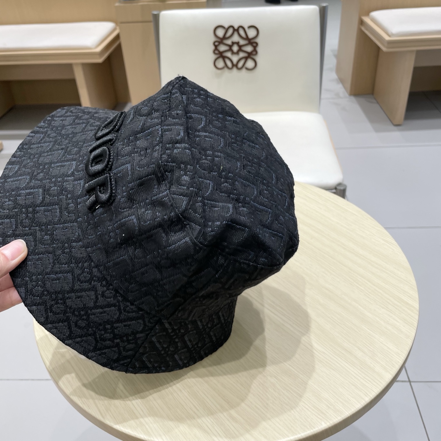  Dior迪奥新款老花字母渔夫帽
超名媛，加深帽型更显气质，本季爆款！
材质100%棉
头围57cm