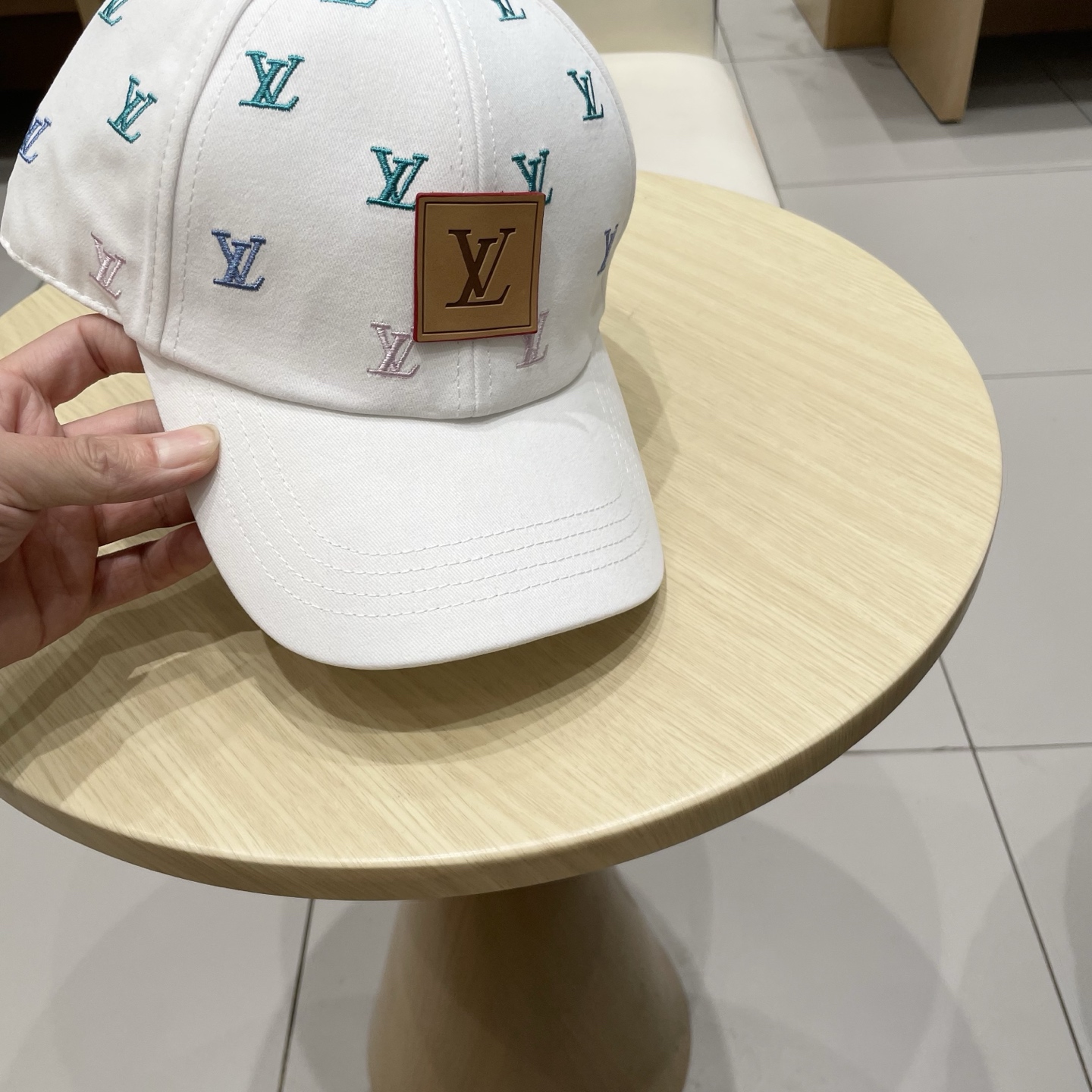 🧢路易威登lv棒球帽 LouisVuitton😍新款重工打造♥️高端大气，百搭款🤗男女通用！