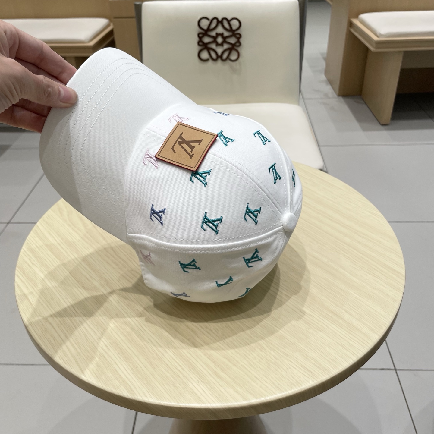 🧢路易威登lv棒球帽 LouisVuitton😍新款重工打造♥️高端大气，百搭款🤗男女通用！