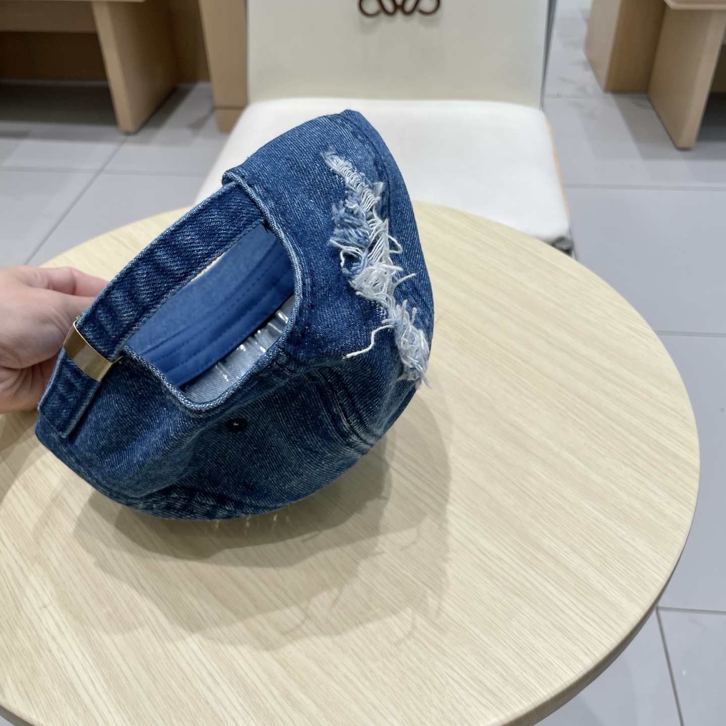  LV路易威登新款牛仔棒球帽
洗水牛仔风街头风十足
更符合现在时尚小哥哥小姐姐的style，机场街拍超飒