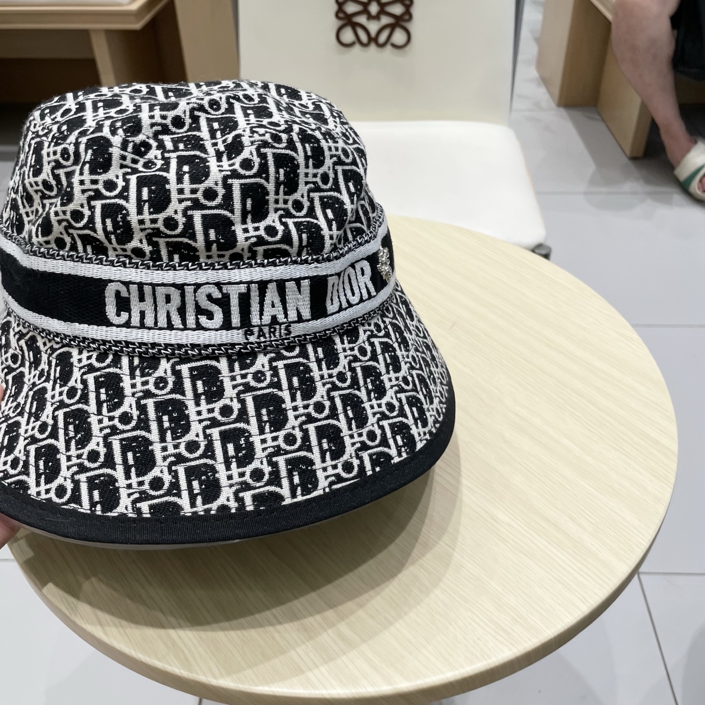 【LV路易威登】2025新款小香度假风平顶草帽，旅行必备，超好搭配，赶紧入手！