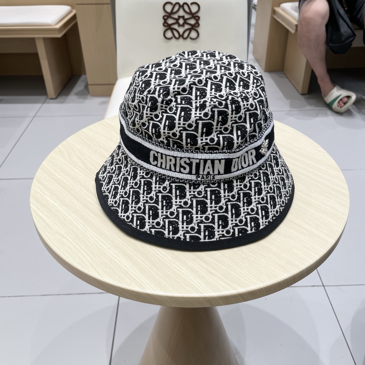 NO:360994,[LV Louis Vuitton] 2025 new Xiaoxiang vacation flat top straw hat, a must-have for travel, super easy to match, buy it now!  Hat Straw Hat Fisherman Hat Baseball Hat, Hats, louis vuitton,louis vuitton,espadrilles,hats【LV路易威登】2025新款小香度假风平顶草帽,旅行必备,超好搭配,赶紧入手！帽子草帽渔夫帽棒球帽,帽子,louis vuitton,louis vuitton,espadrilles,hats,hat