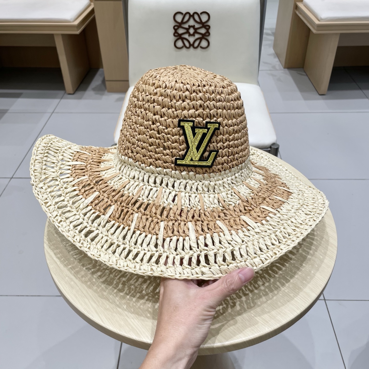  LV路易威登海边拍照度假氛围感镂空草帽女夏季遮阳大檐可折叠太阳帽