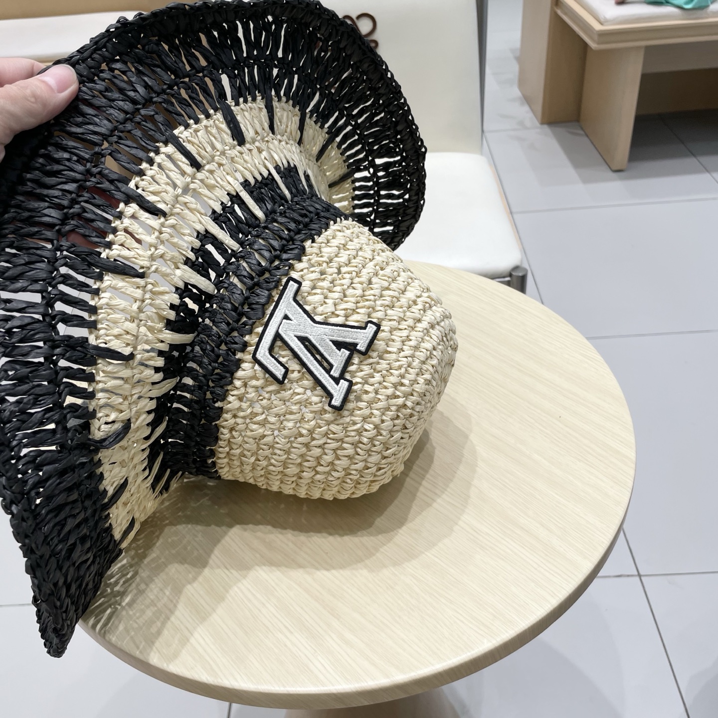  LV路易威登海边拍照度假氛围感镂空草帽女夏季遮阳大檐可折叠太阳帽