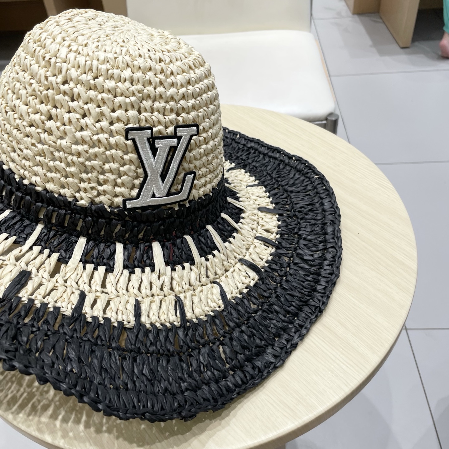  LV路易威登海边拍照度假氛围感镂空草帽女夏季遮阳大檐可折叠太阳帽