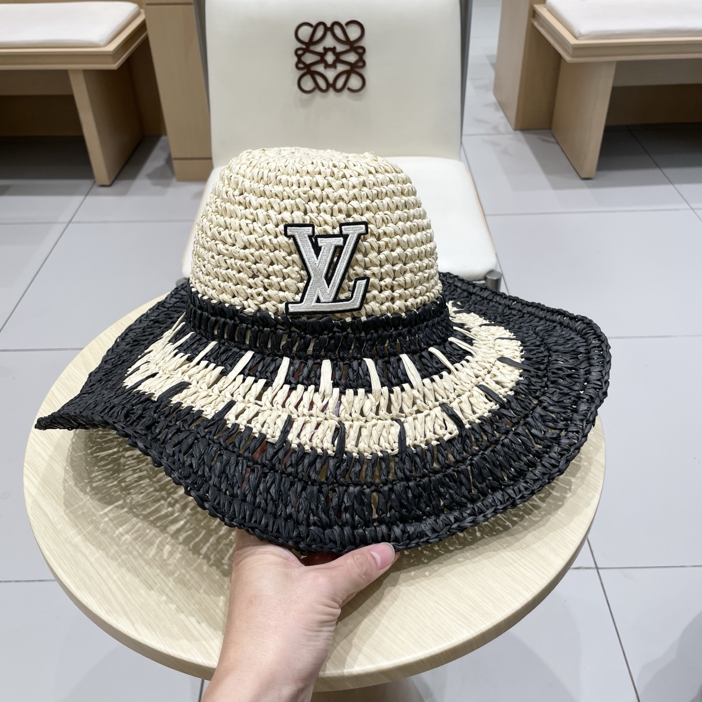  LV路易威登海边拍照度假氛围感镂空草帽女夏季遮阳大檐可折叠太阳帽