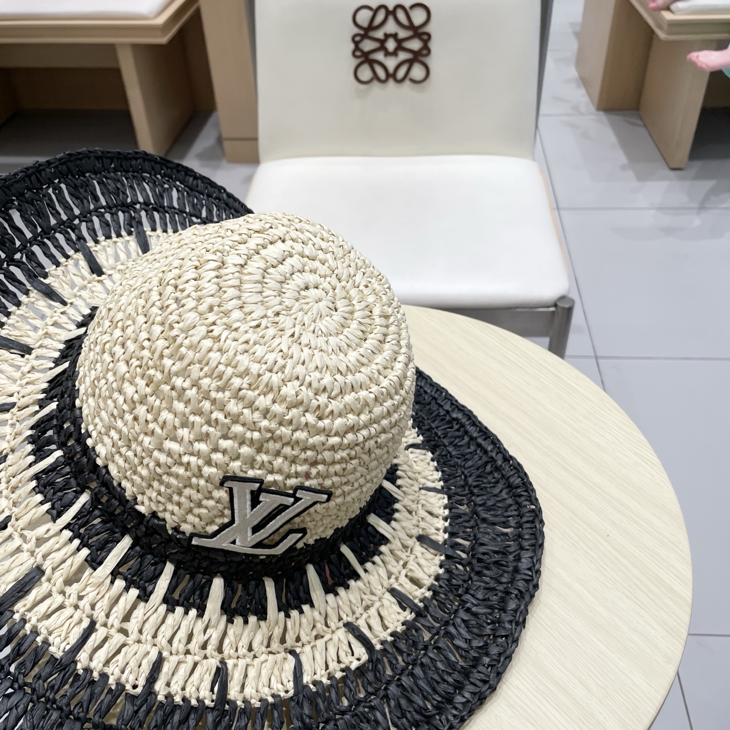  LV路易威登海边拍照度假氛围感镂空草帽女夏季遮阳大檐可折叠太阳帽