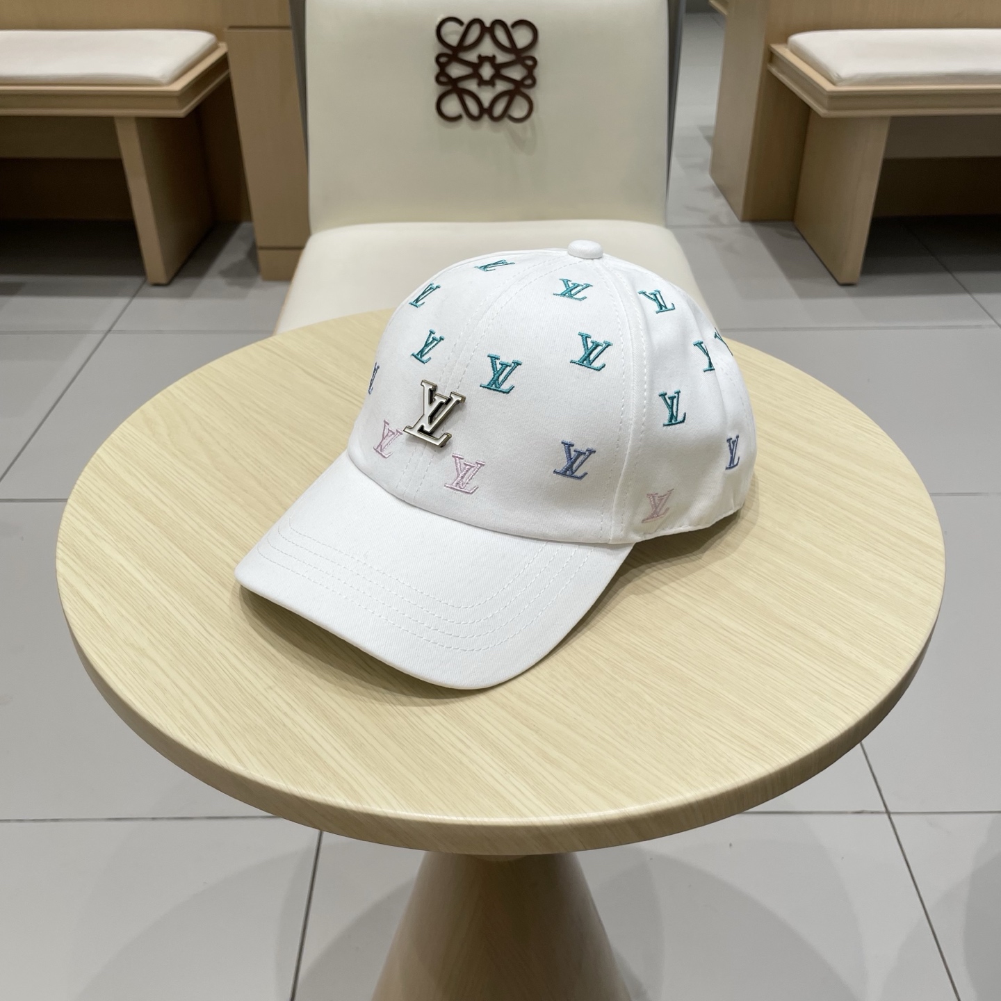 🧢路易威登棒球帽 LouisVuitton😍新款LV棒球帽，重工打造♥️高端大气，百搭款🤗男女通用！跑量