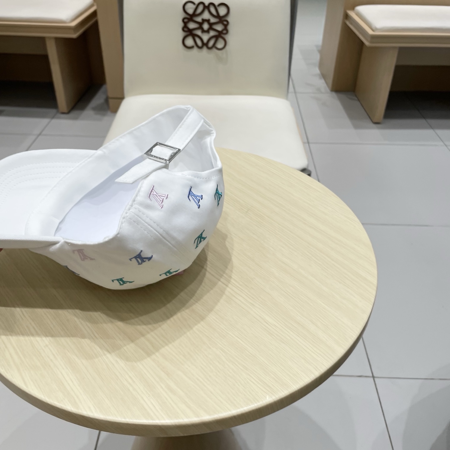 🧢路易威登棒球帽 LouisVuitton😍新款LV棒球帽，重工打造♥️高端大气，百搭款🤗男女通用！跑量