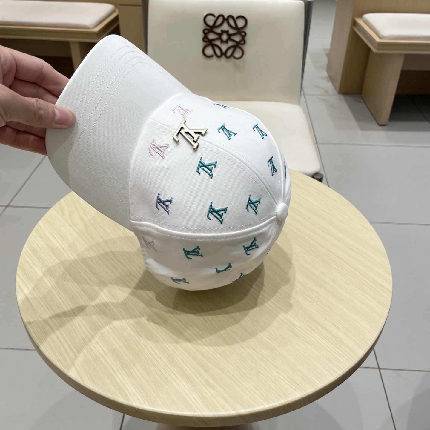 🧢路易威登棒球帽 LouisVuitton😍新款LV棒球帽，重工打造♥️高端大气，百搭款🤗男女通用！跑量