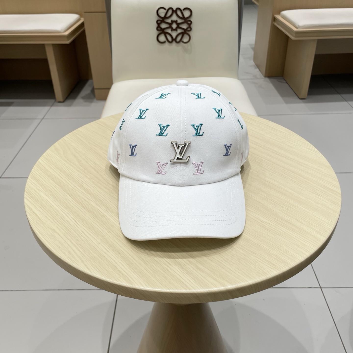 🧢路易威登棒球帽 LouisVuitton😍新款LV棒球帽，重工打造♥️高端大气，百搭款🤗男女通用！跑量