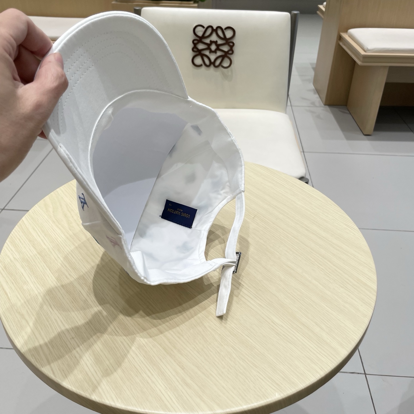 🧢路易威登棒球帽 LouisVuitton😍新款LV棒球帽，重工打造♥️高端大气，百搭款🤗男女通用！跑量