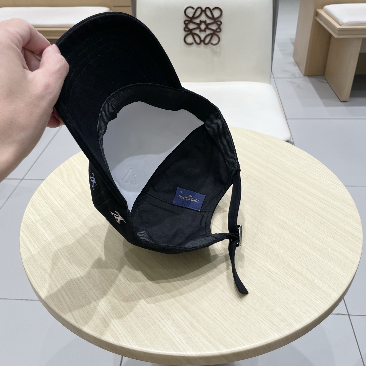 🧢路易威登棒球帽 LouisVuitton😍新款LV棒球帽，重工打造♥️高端大气，百搭款🤗男女通用！跑量