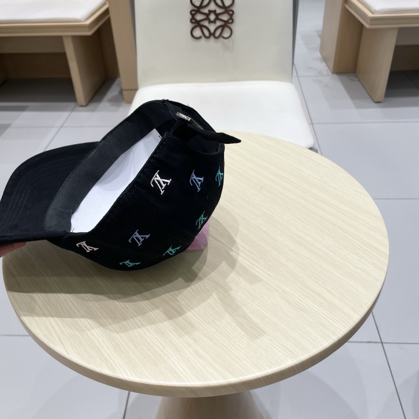 🧢路易威登棒球帽 LouisVuitton😍新款LV棒球帽，重工打造♥️高端大气，百搭款🤗男女通用！跑量