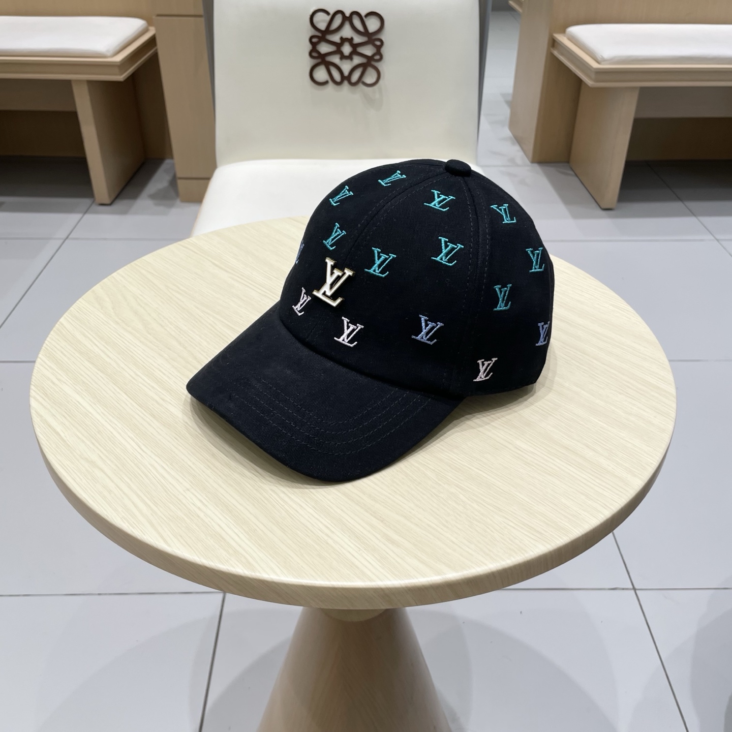 🧢路易威登棒球帽 LouisVuitton😍新款LV棒球帽，重工打造♥️高端大气，百搭款🤗男女通用！跑量