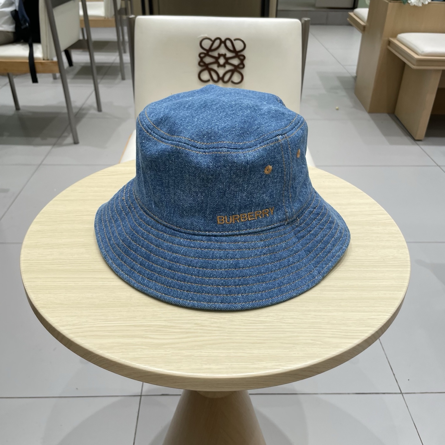 NO:361043,Burberry Burberry high-end custom style denim fisherman hat, head circumference 57cm hat, straw hat, fisherman hat, baseball hat, hat, burberry, burberry, espadrilles, hatsBurberry巴宝莉高端定制款牛仔渔夫帽,头围57cm帽子草帽渔夫帽棒球帽,帽子,burberry,burberry,espadrilles,hats,hat