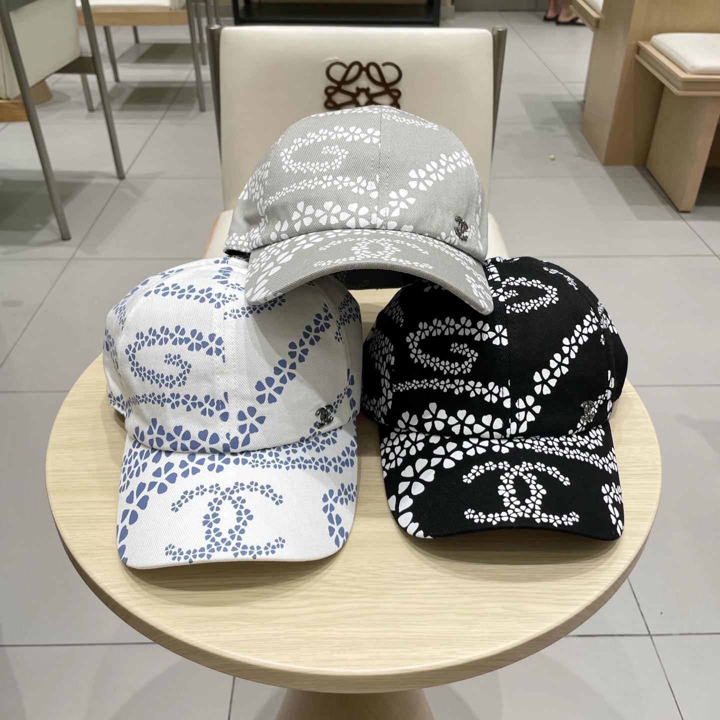  CHANEL香奈儿】新款刺绣logo棒球帽，新款出货，大牌款超好搭配，赶紧入手！